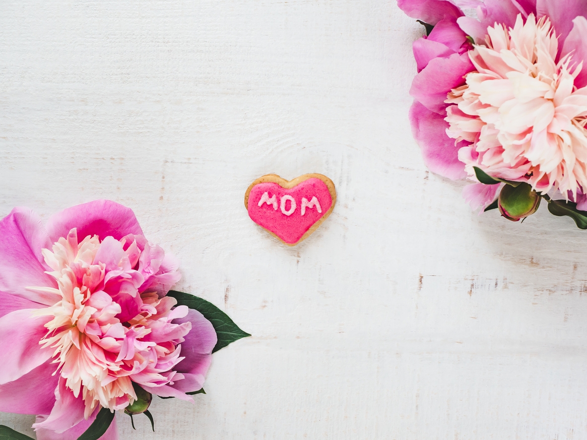 Mother’s Day fundraising guide for nonprofits.